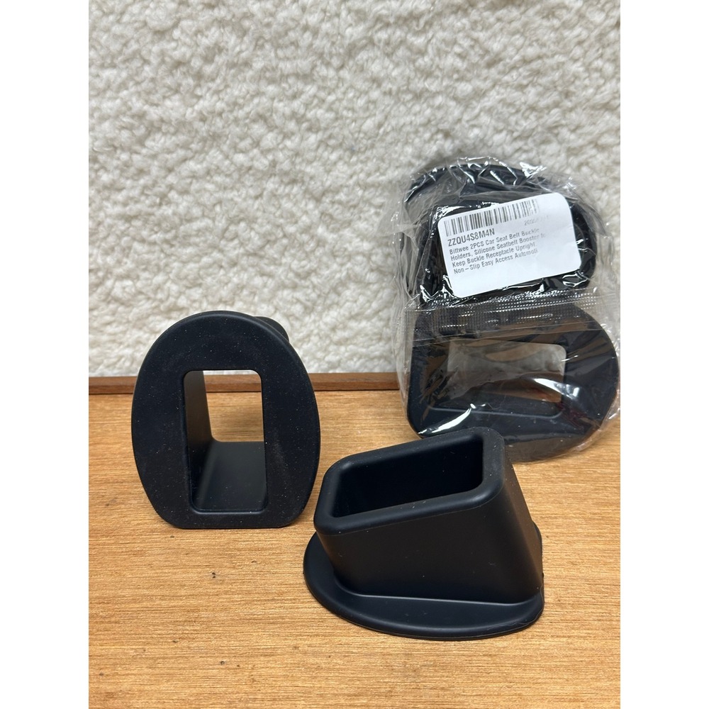 Bittwee Car Seat Belt Buckle Holders 2 packs Silicone Seatbelt Booster Black